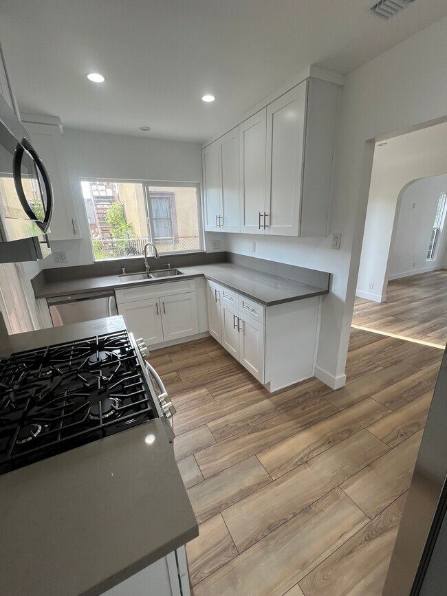 Building Photo - 3619 Edenhurst Ave