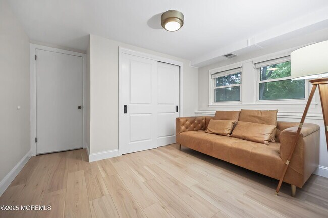 Building Photo - 13 Woodland Rd