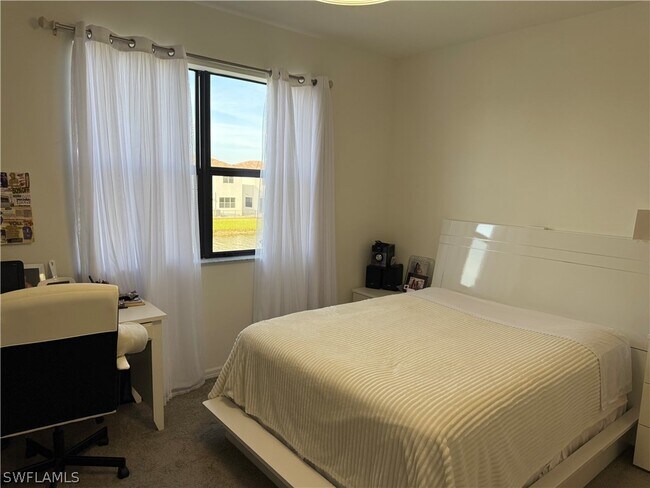 Building Photo - 5483 Cameron Dr