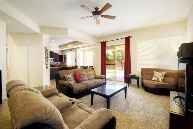 Building Photo - 4 Bedroom Furnished Gilbert Home