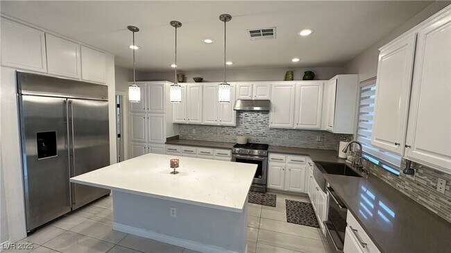 Building Photo - 5273 Candlespice Way