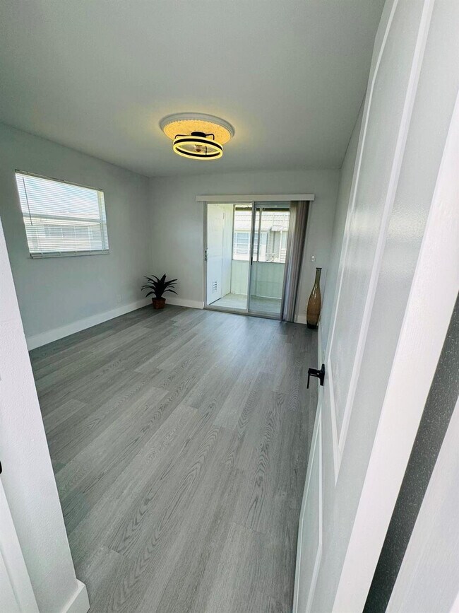 Building Photo - 364 Flanders Dr