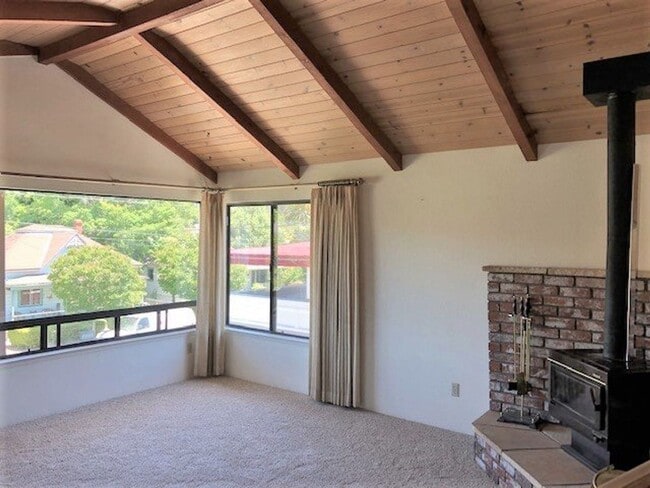 Building Photo - Downtown SLO 3 Bedroom / 2 Bath / 2 Car Garage