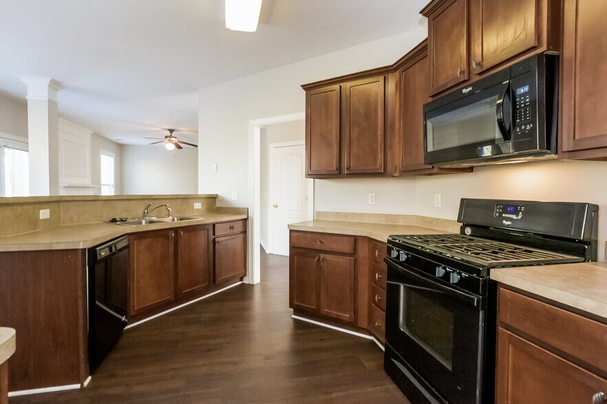 Building Photo - 3302 Southerland Ct