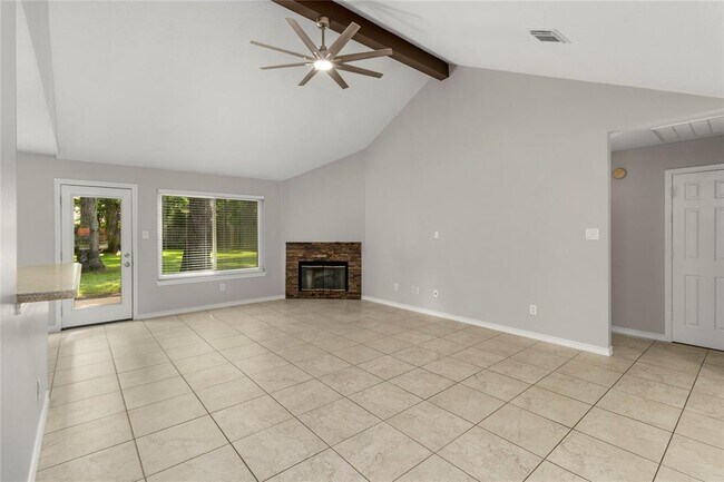 Building Photo - 910 McDaniel Dr
