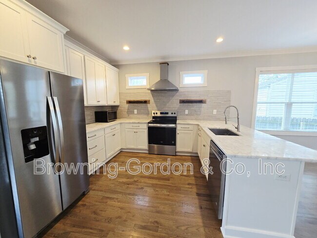 Building Photo - 668 A James Avenue