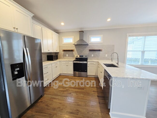 Building Photo - 668A James Ave