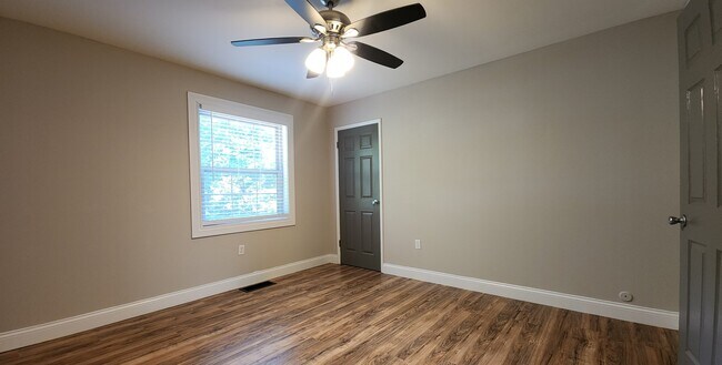 Building Photo - 550 S Clay Ave
