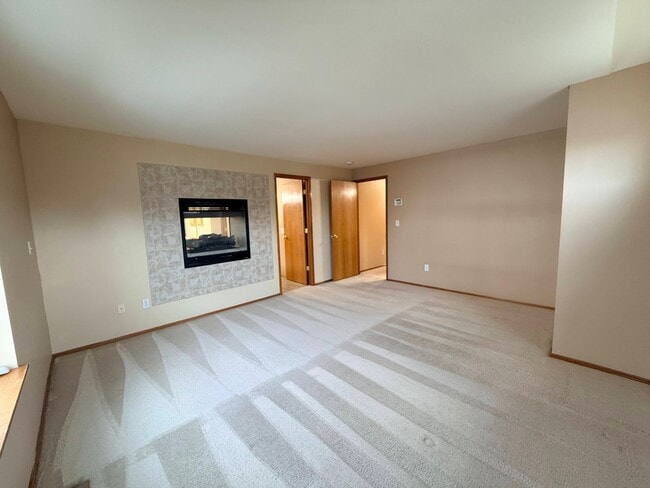 Building Photo - 1042 Duvall Place Northeast