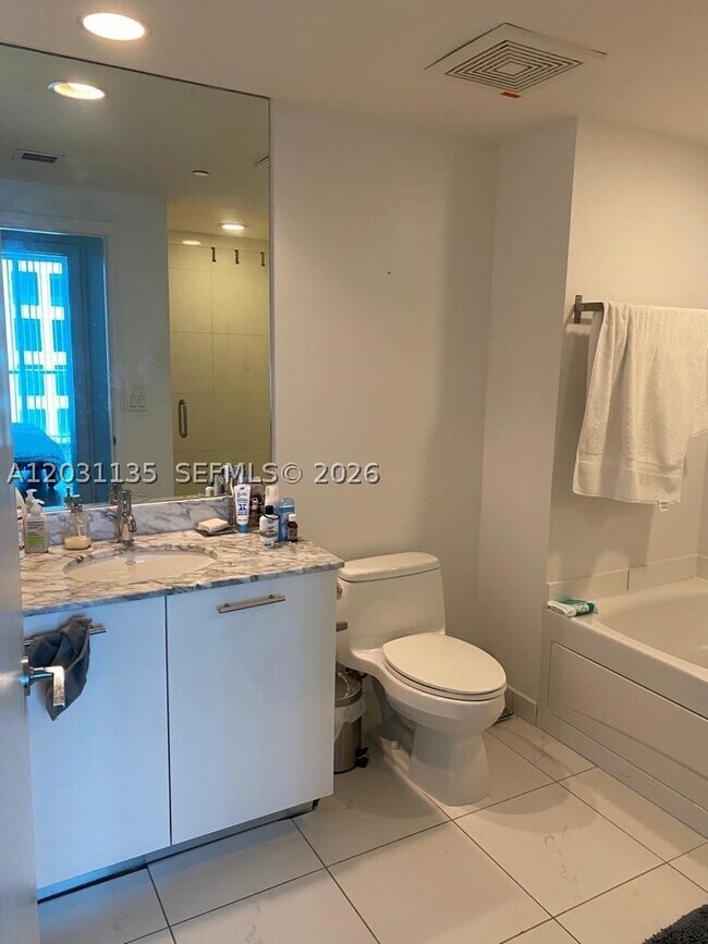 Building Photo - 500 Brickell Ave