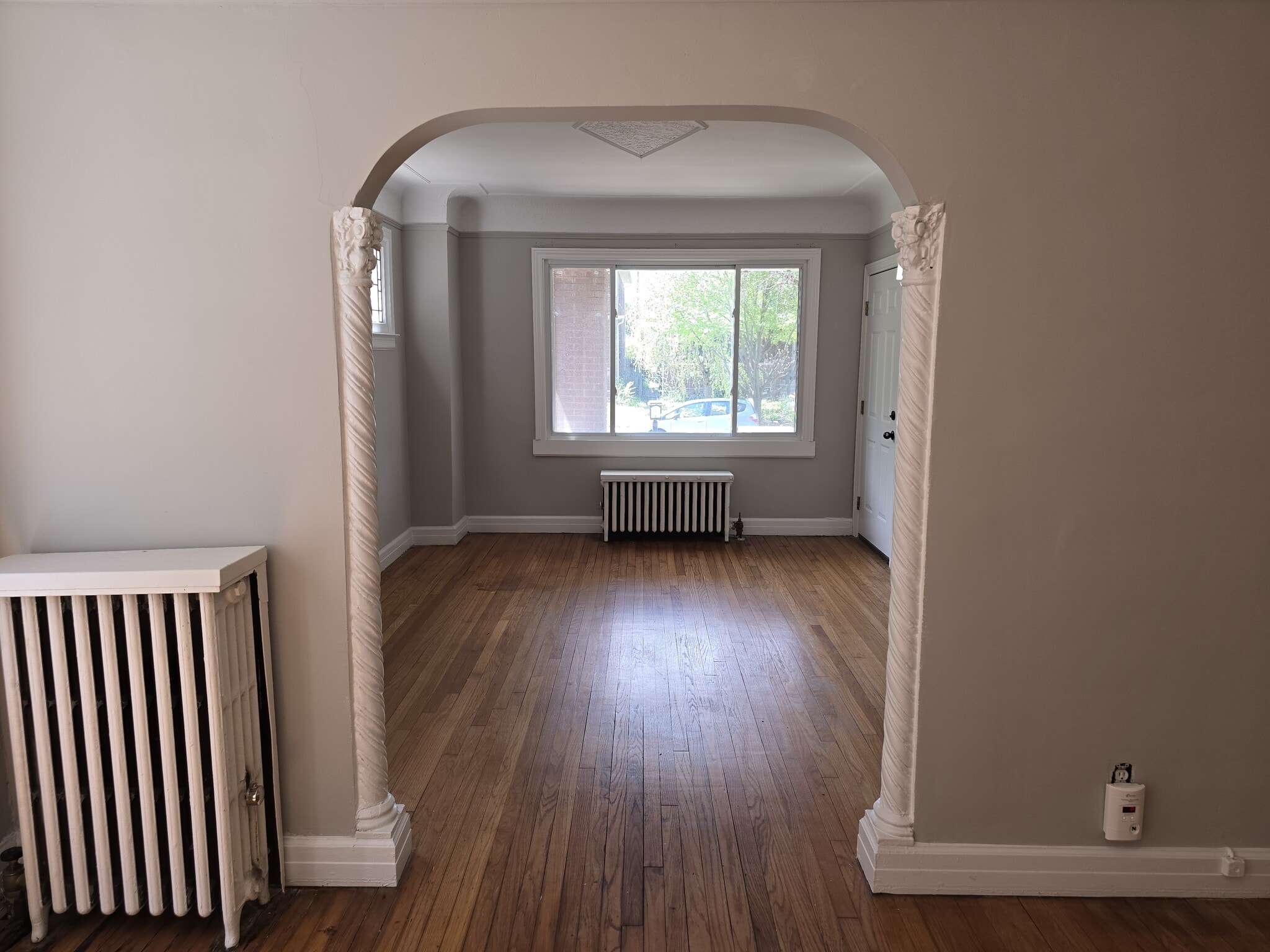 Building Photo - 1096 Beaconsfield Ave