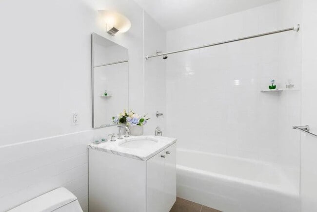Building Photo - 1 bedroom in Long Island City NY 11101