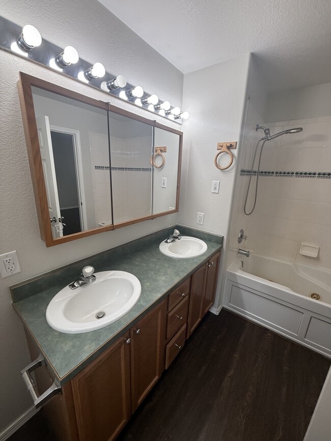 Building Photo - 4470 E Birchwood Dr