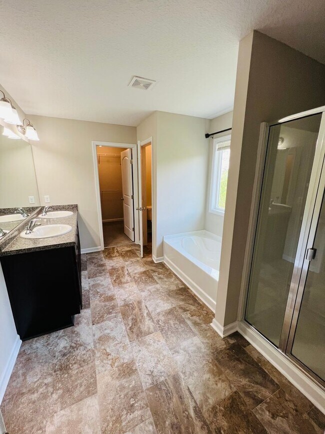 Building Photo - Pet Friendly 2 Story 4 bed 2 1/2 Bath home.