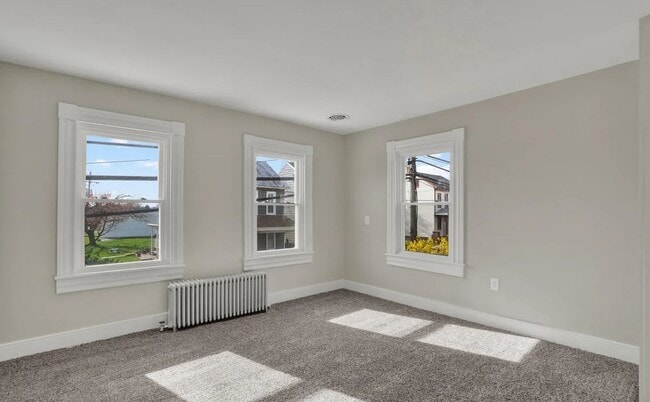 Building Photo - House For Rent