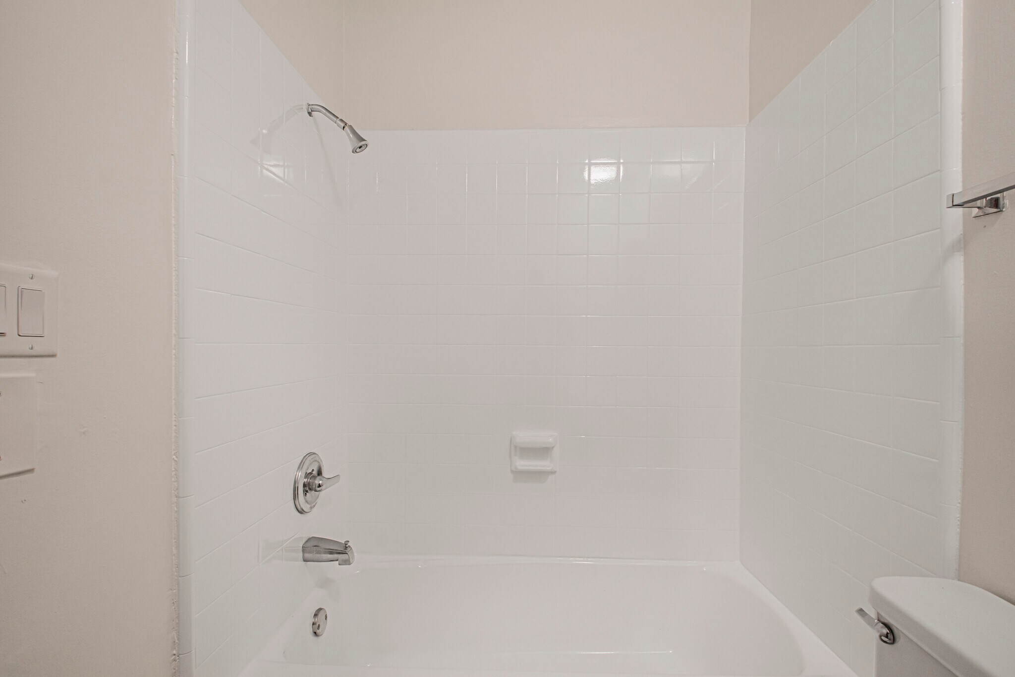 Building Photo - 5869B W 88th St