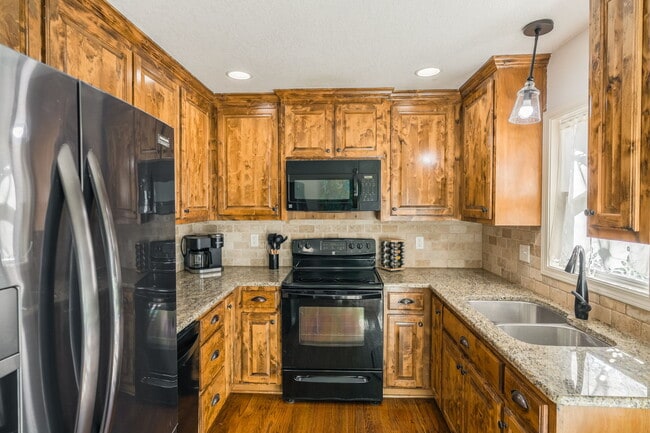 Building Photo - 4809 W 75th St