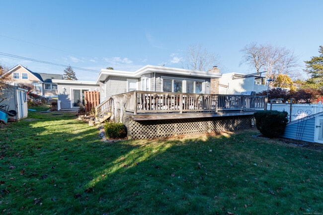 Building Photo - 18 Bay St