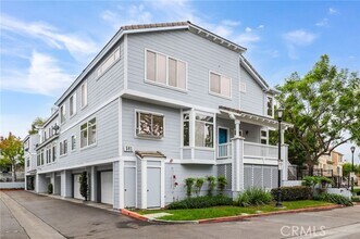 Building Photo - 581 N Pageant Dr