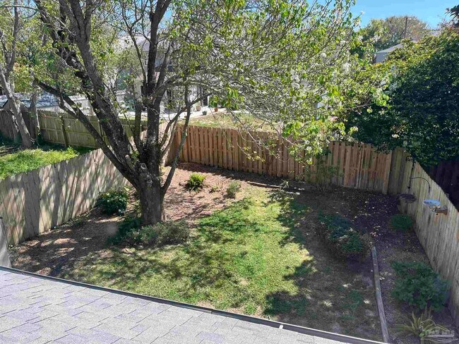 Building Photo - 1348 Redwood Ln