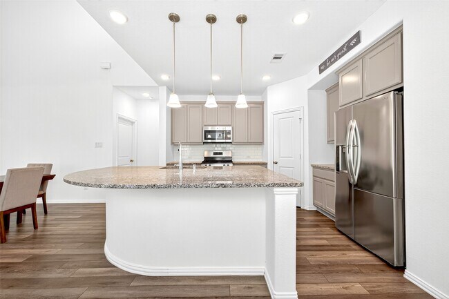 Building Photo - 29897 Dovetail Blf Ln