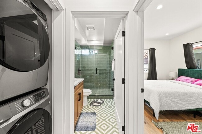 Building Photo - 3873 Roxton Ave