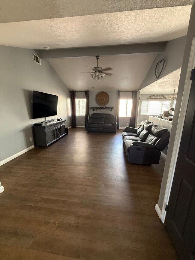 Building Photo - Spring Valley Lake Home