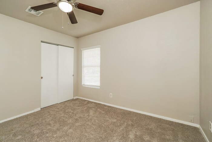 Building Photo - 1070 Hickory Trail St