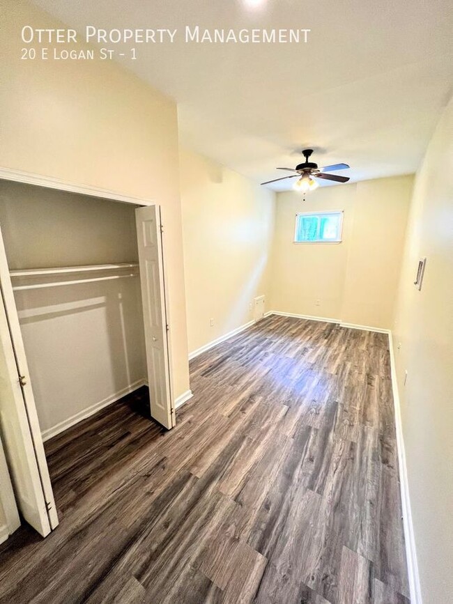 Building Photo - Large 2BR/1BA Apartment with Dedicated Par...