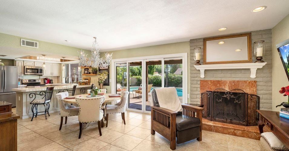 Building Photo - 101 W Tierra Buena Ln