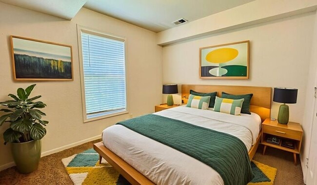 Building Photo - Creekwood Park Townhomes - Ask About our Reduced Rate with a 15 Month Lease!