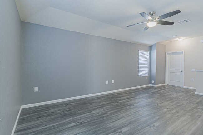 Building Photo - $300 OFF 1ST MONTH RENT IF YOU MOVE IN WIT...