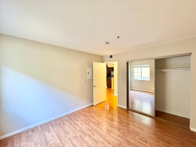 Building Photo - 8724 Burton Way