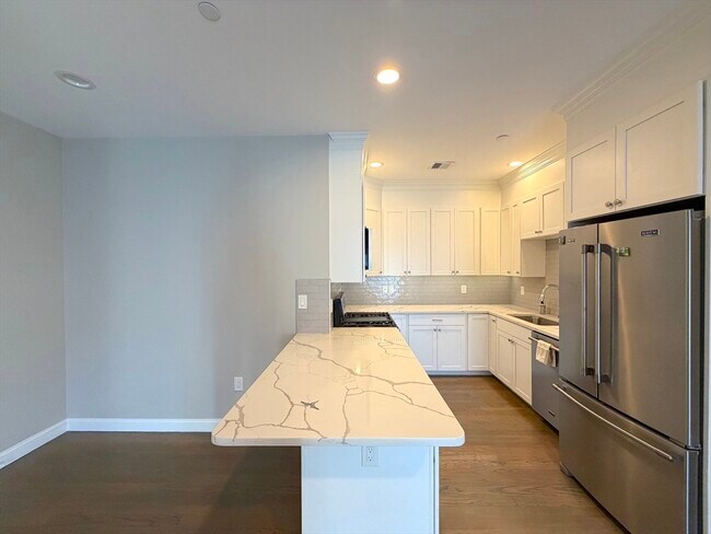 Building Photo - 966 Hyde Park Ave