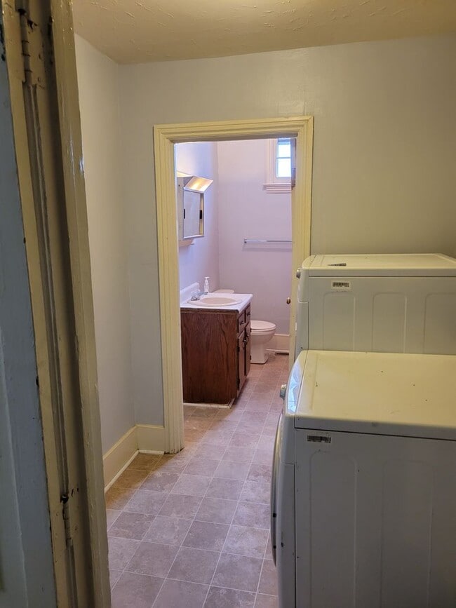 Building Photo - Large 4 bed 2 bath home near VSU