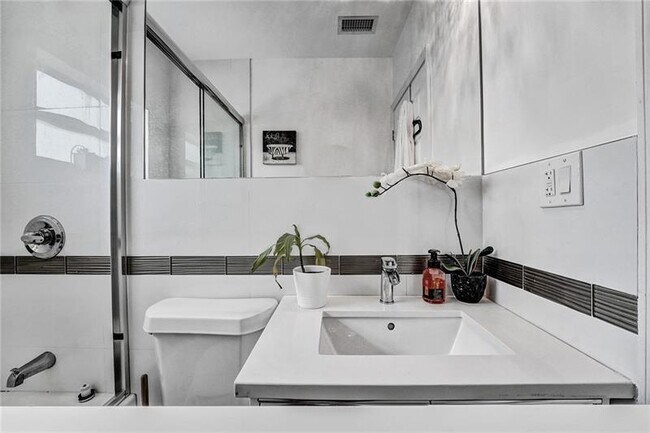 Building Photo - 1732 NE 173rd St