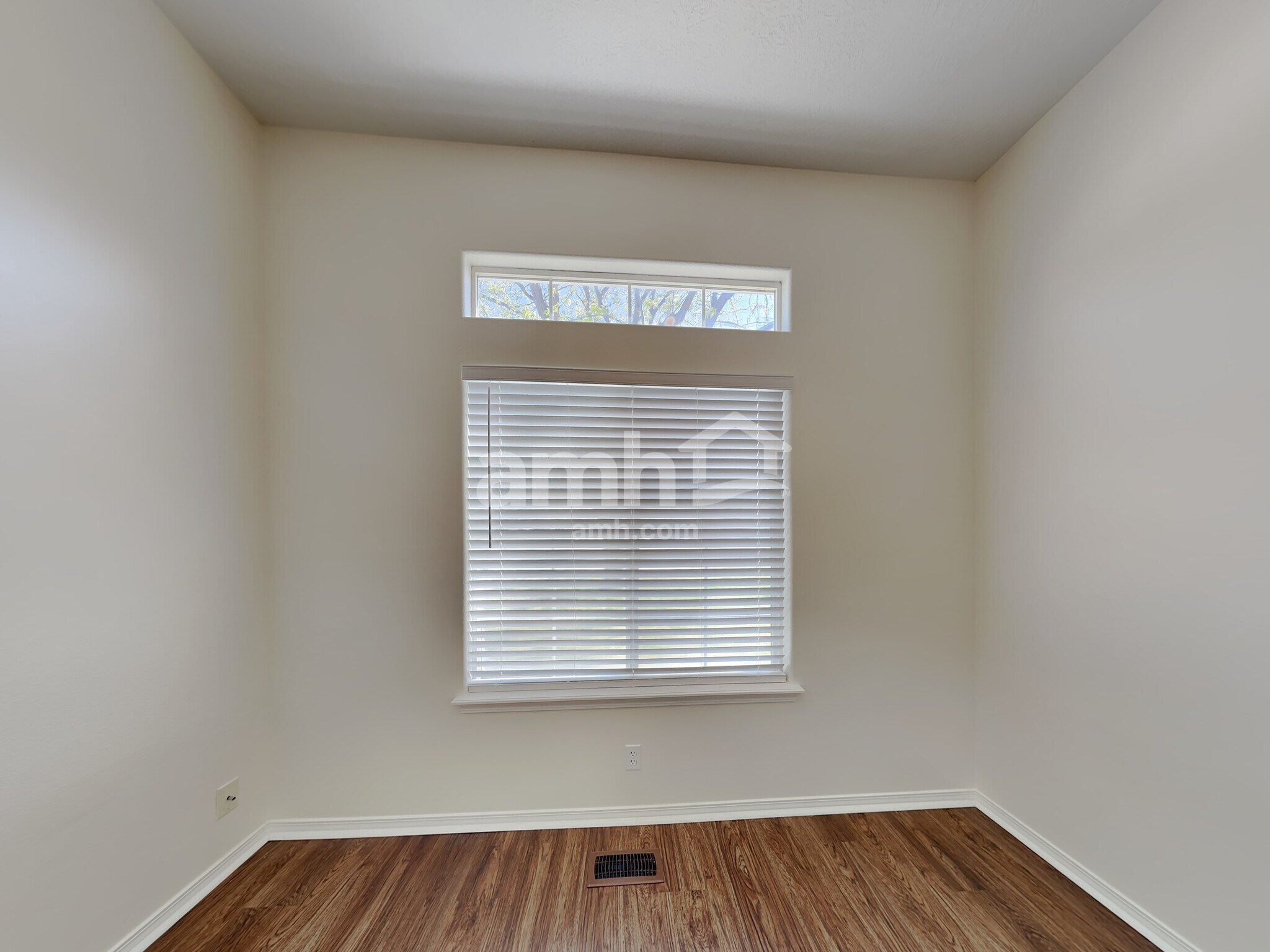 Building Photo - 956 W State St