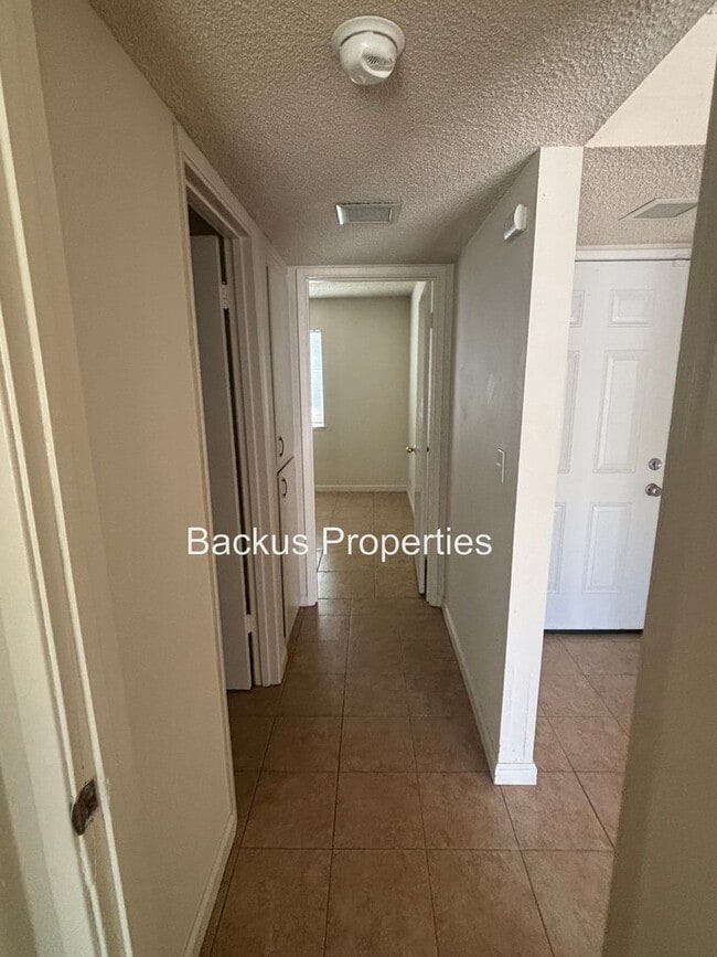 Building Photo - Great home in North Salinas -Three bedrooms