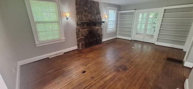 Building Photo - 783 Sanders Rd