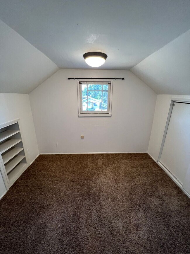 Building Photo - 3bd/1ba Craftsman in Tacoma