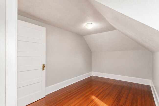 Building Photo - 204 Chittenden Ave