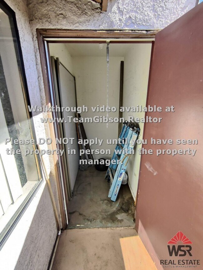 Building Photo - 1 Bedroom, Upstairs Condo