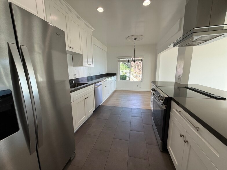 Building Photo - 18139 Coastline Dr