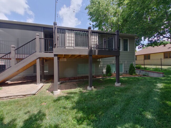 Building Photo - 503 W Douglas Ave