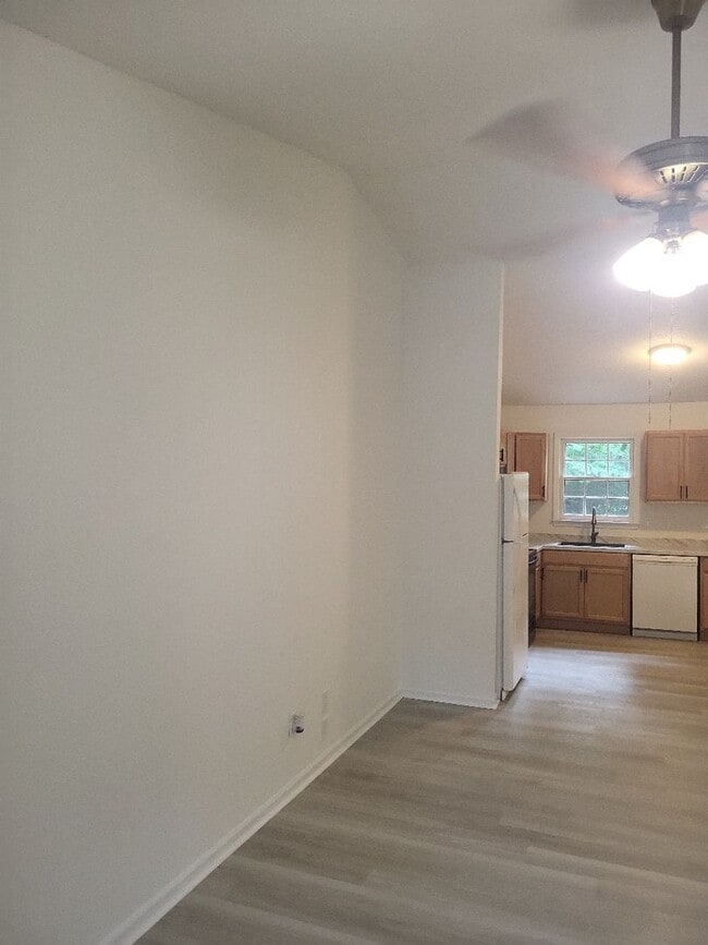 Building Photo - Nice 2 bedroom 2 bath duplex