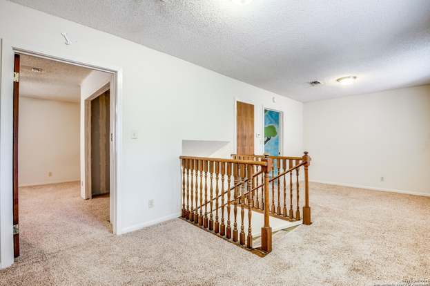 Building Photo - 833 Timber Dr