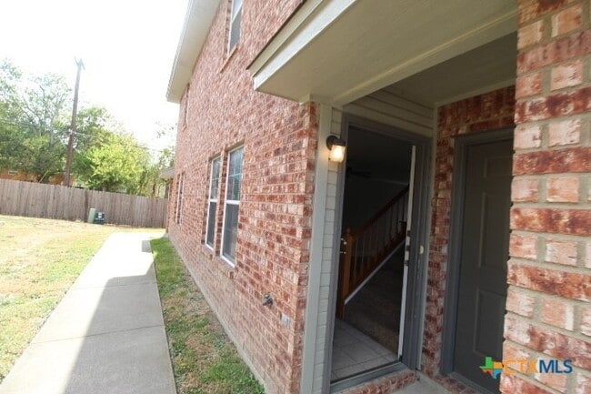 Building Photo - 402 Bowden Ave