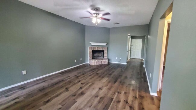 Building Photo - Eagle Mountain-Saginaw ISD, 3 bedrooms, 2 ...