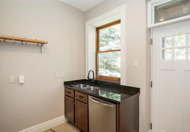 Building Photo - 6114 Washington Blvd