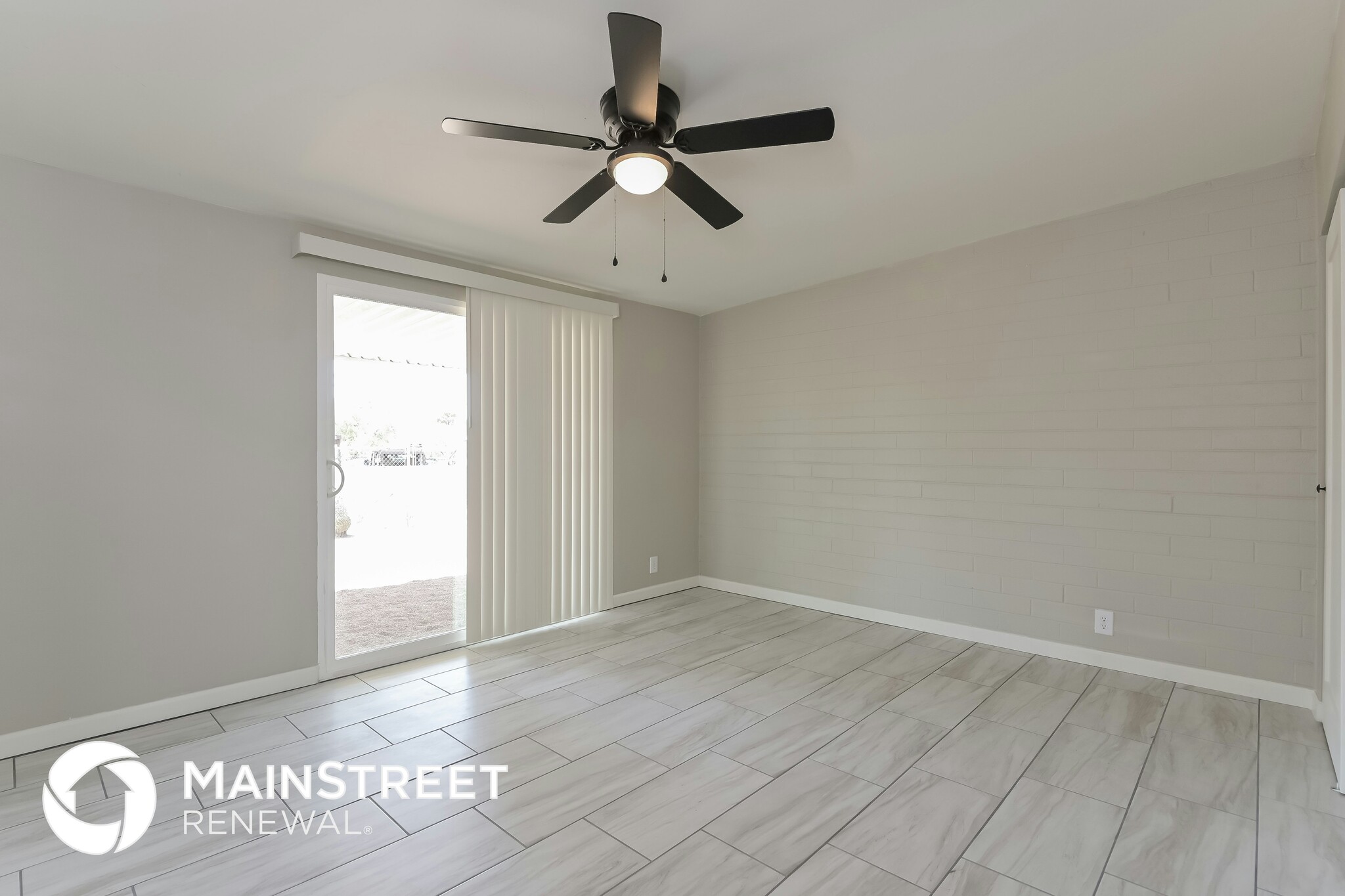 Building Photo - 3410 S Lakeside Pl
